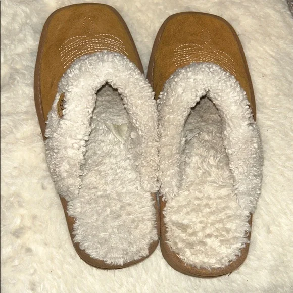 Jackie Square Toe Ariat Tan Slippers with Faux Fur Lining. - Picture 2 of 4
